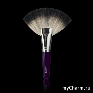 Oriflame / Beauty Fan Powder Brush     