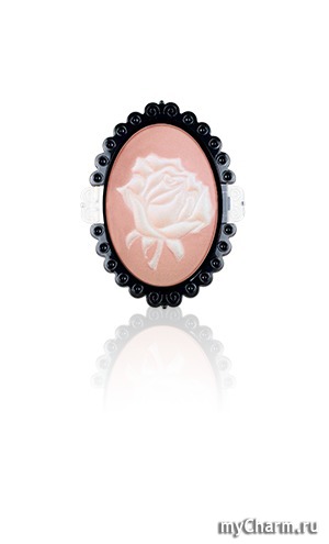 Vivienne Sabo /   Cam'ee