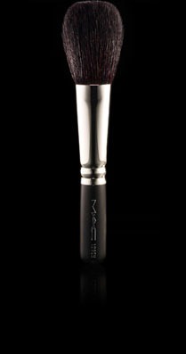MAC Cosmetics /  129SH Powder/Blush Brush