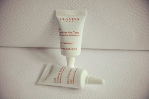 Clarins /       