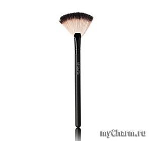 Oriflame /    Professional Fan Powder Brush