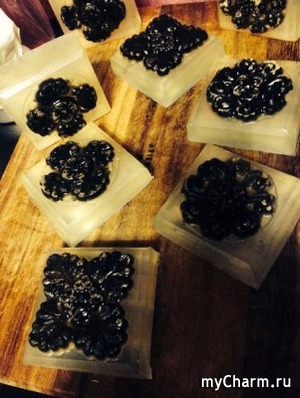 Shik Halal / Твердый шампунь для всех типов волос с пряным маслом индонезийской гвоздики и питательным настоем чечевицы