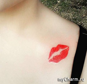 Татуировки в виде поцелуев: зачем девушки их делают?