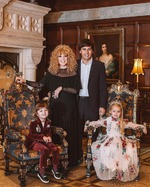 Новогодняя семейная фотография Галкина и Пугачевой