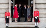Бельгийская королева вышла в свет в красном