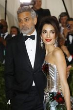 Амаль Клуни забрала детей и уехала от мужа
