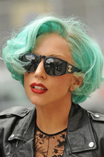 Леди Гага организовала выставку своих самых эпатажных и безумных нарядов