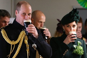 Кейт Миддлтон с мужем публично выпили по бокалу ирландского пива