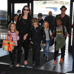 Анджелина Джоли запрещает детям видеться с отцом во время карантина