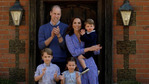 Кейт Миддлтон с мужем и детьми представила очередную рождественскую открытку