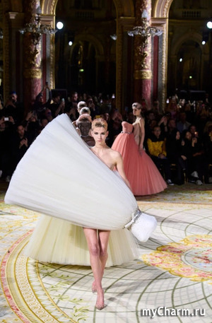   Viktor & Rolf Haute Couture / 2023   